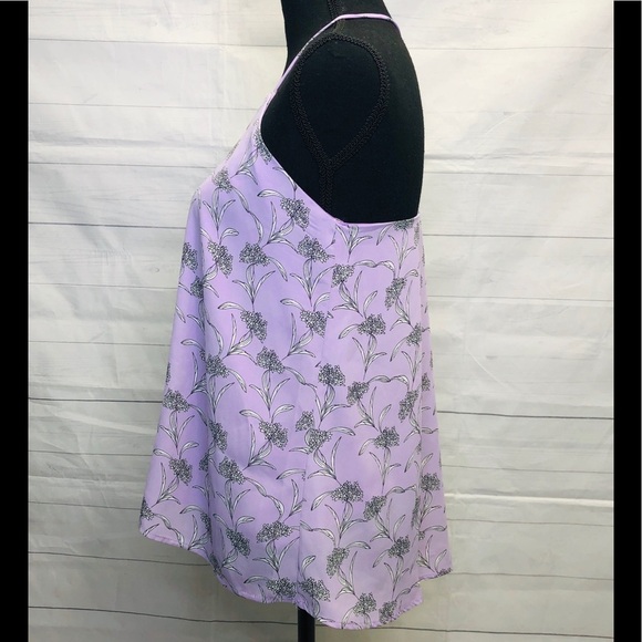 New! Francesca’s Lavender Floral Top - Picture 6 of 7